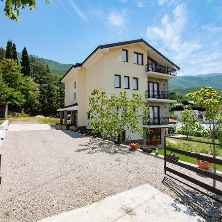 Et Larum Peštani Εξωτερικό φωτογραφία